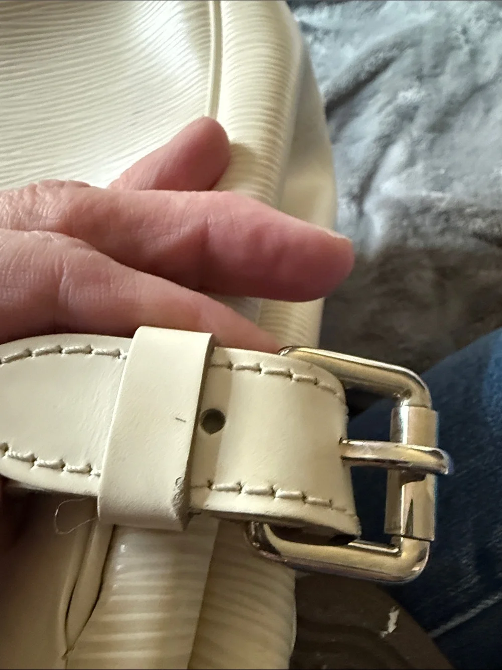 Louis Vuitton Pont-Neuf PM White Epi Leather Satchel Handbag Made in France.